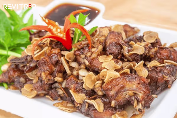 Ngan Chay Toi – The Crispy Garlic Duck Dish Every Food Lover
