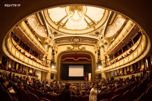 Architectural styles inside Hanoi Opera House