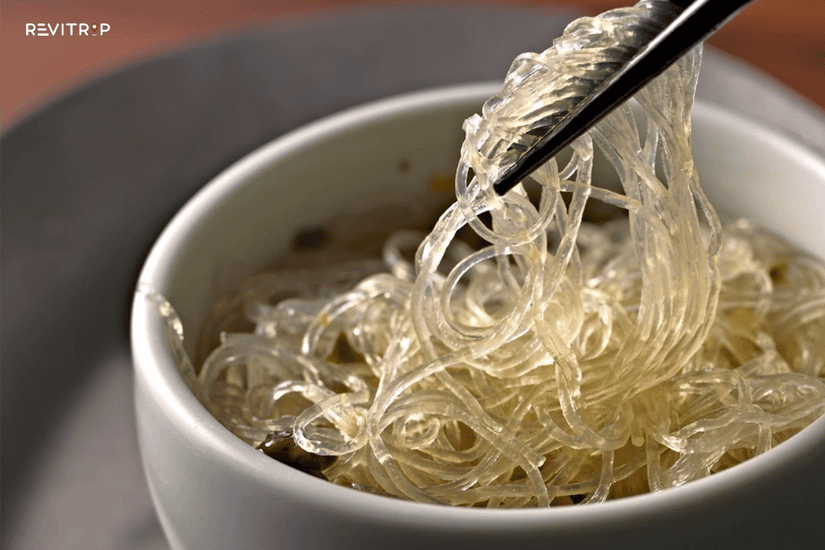 Miến in Hanoi - springy glass noodles, lighter bowls