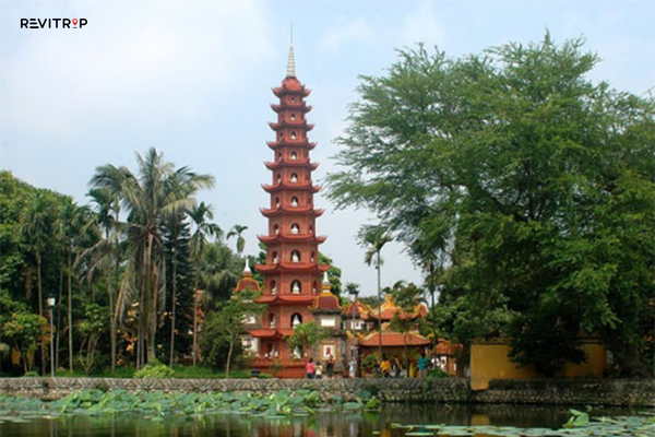 The mesmerizing scene of Tran Quoc Pagoda