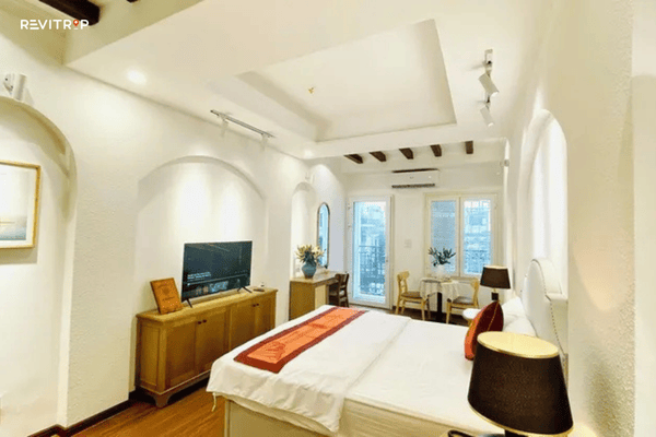 La Mandarina: Hidden Cheap Hotel Gem Near Lake