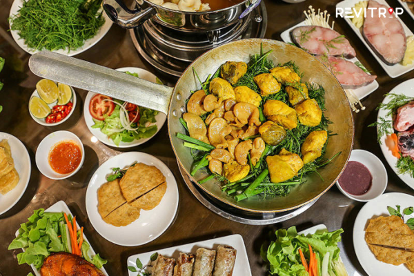 Hanoi food tour - Cha Ca La Vong