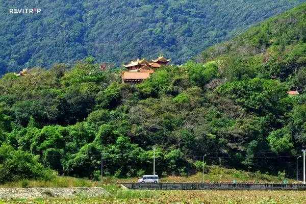 Van Son Pagoda
