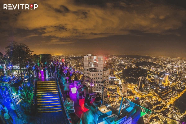 Altitude 屋顶酒吧