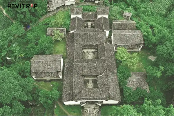 Panoramic view of the Vuong family mansion.