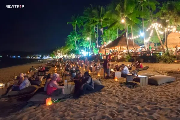 夜晚的白斋海滩