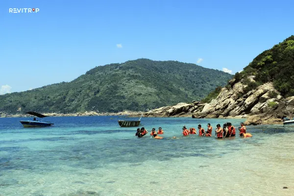 山茶半岛附近风景优美的海滩景观