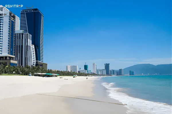 清晨的岘港美溪海滩
