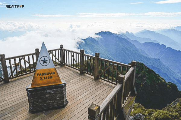 四月番西邦峰清晰的山顶视野，展现黄连山脉