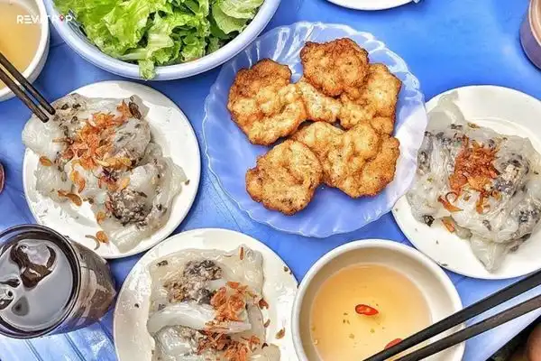 Banh Cuon Cha Muc (鱿鱼饼肠粉)