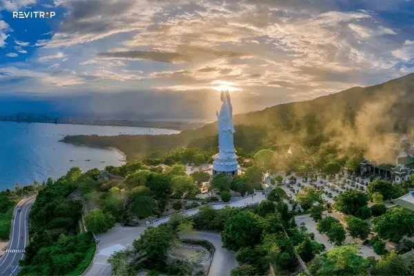 Linh Ung Pagoda and Lady Buddha on Son Tra Peninsula