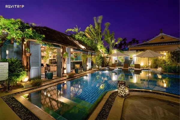 Maison Vy - a calm, elegant feel and an easy balance of comfort and charm.