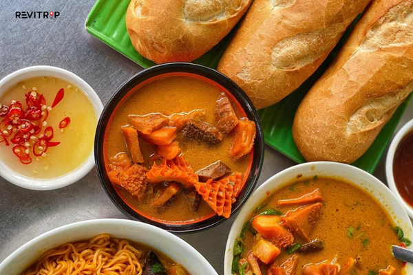 Pha lau is one of the most distinctly Saigon lunch foods 