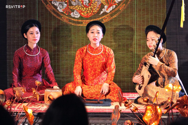 Traditional Ca Tru Music Performance in Hanoi