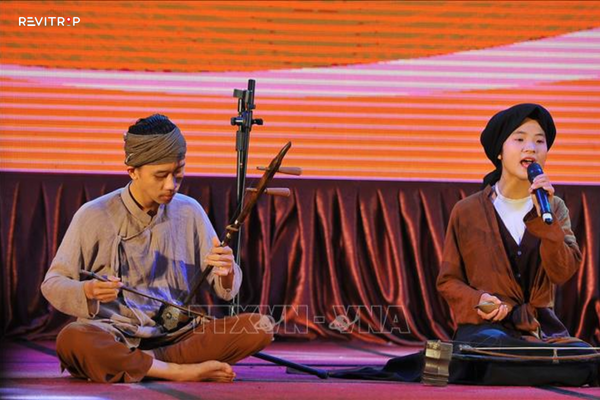 Young Vietnamese Artists Learning and Preserving Xam Singing