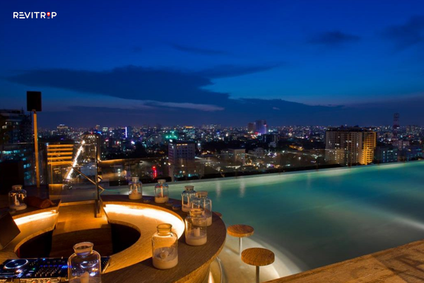 Social Club Rooftop Bar – An elegant sunset rooftop near Notre Dame Cathedral in Ho Chi Minh City
