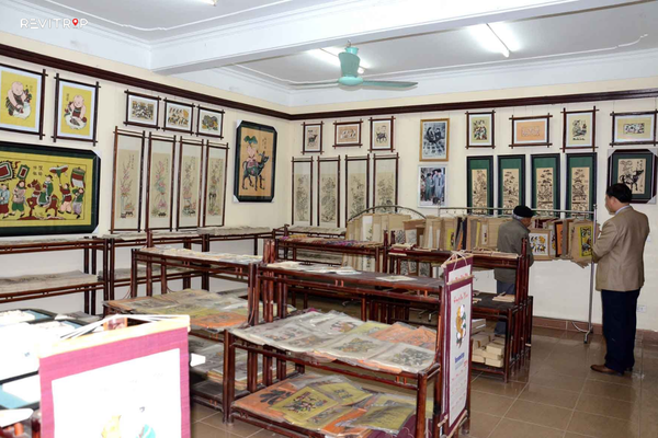 Dong Ho village woodblock painting workshop near Hanoi