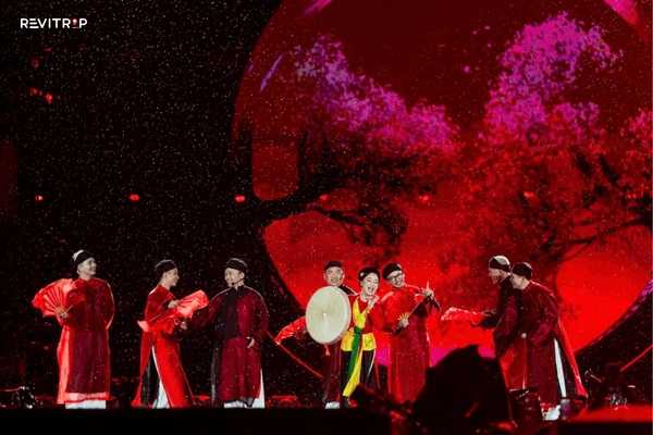 Traditional Cheo-inspired Dao Lieu stage performance