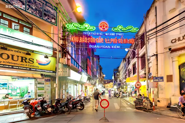 Ta Hien Beer Street Entrance at Dusk