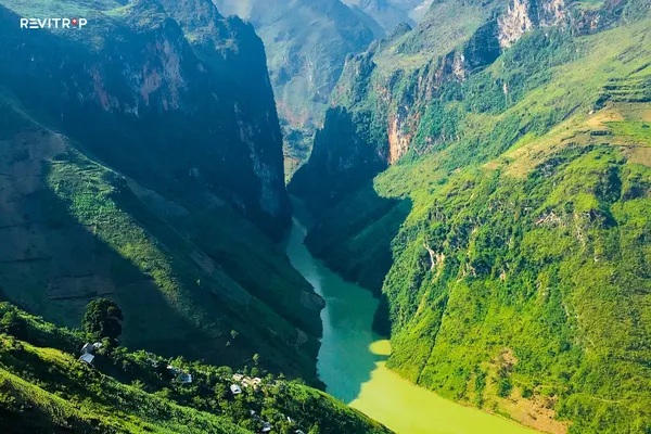 Nho Que River from Ma Pi Leng Pass